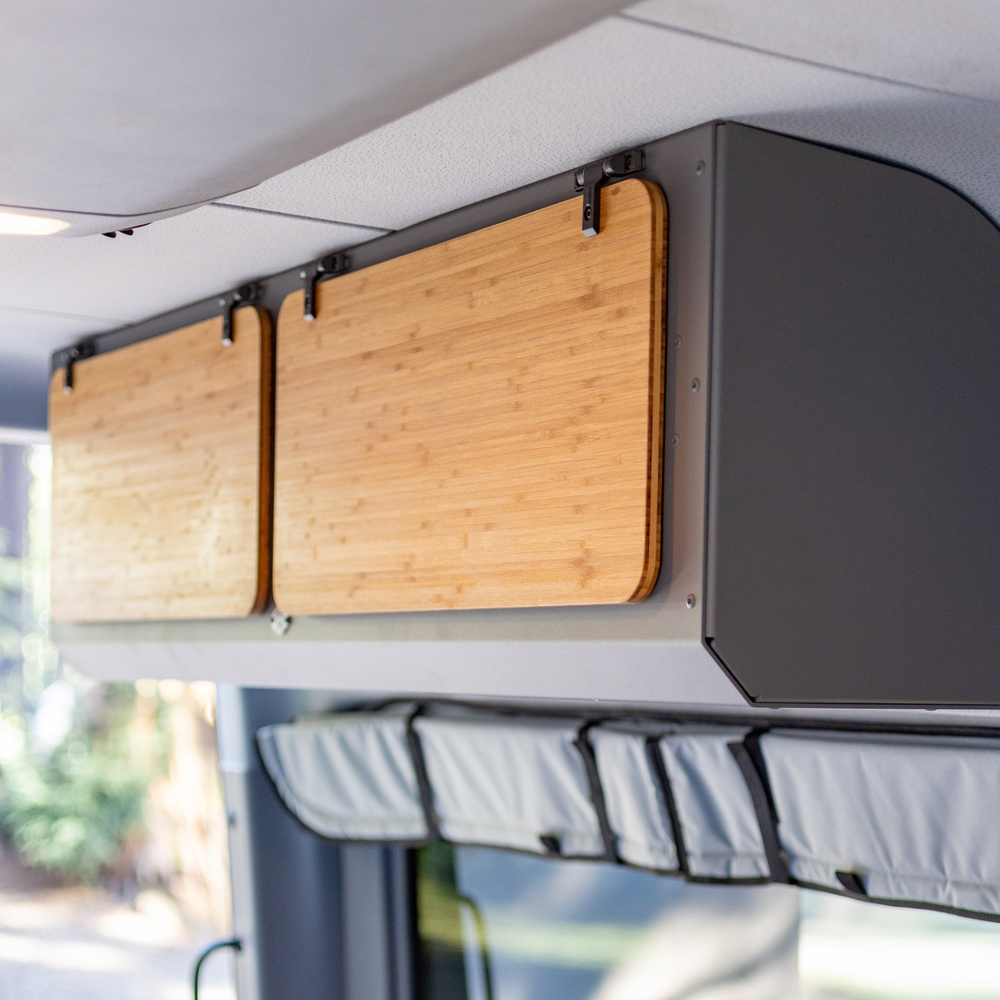 SPRINTER OVERHEAD CABINET Main image