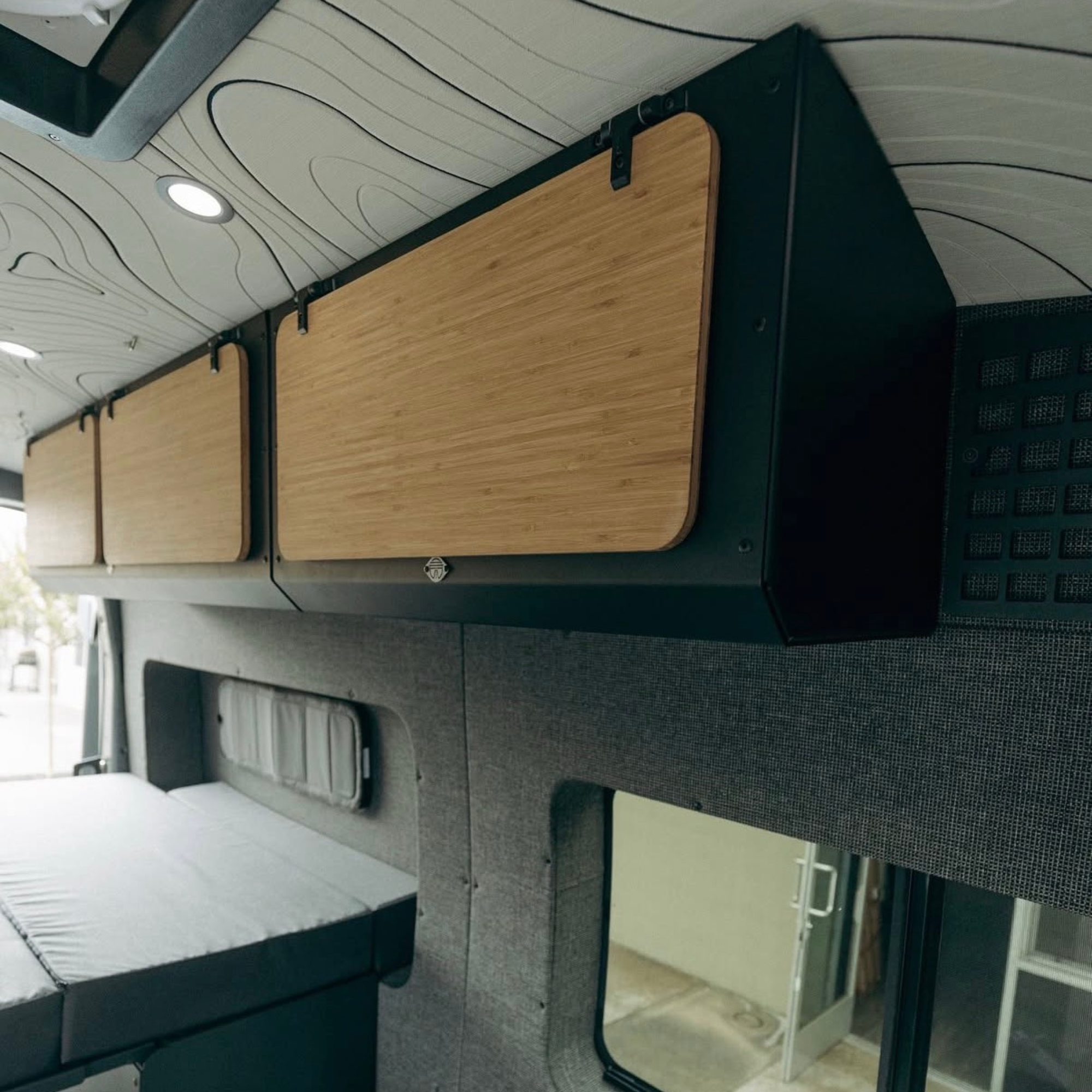 TRANSIT OVERHEAD CABINET Main image